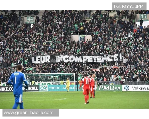 足球明星告别时刻高清图片集锦展现他们的辉煌与感动